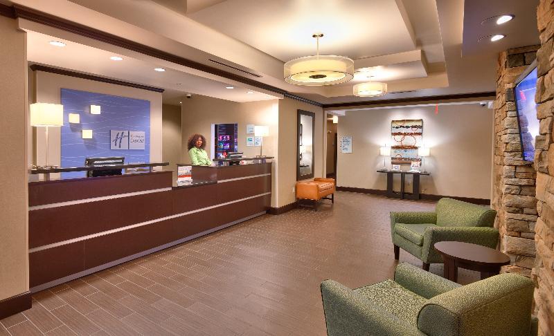 Holiday Inn Express & Suites Overland Park, An Ihg Hotel Exterior photo